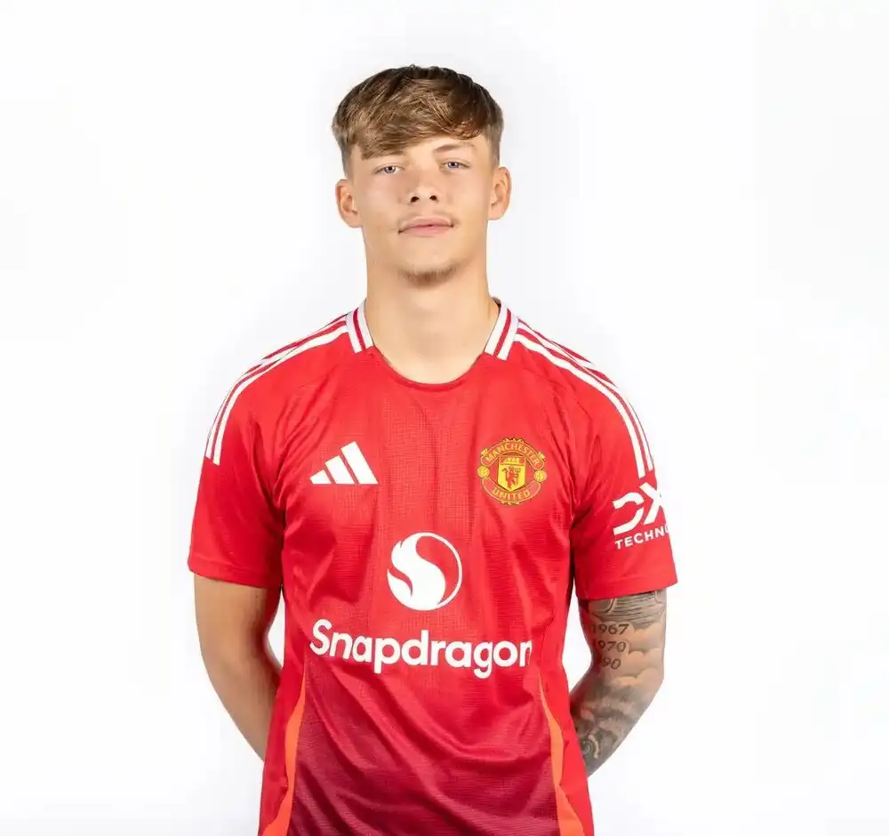 Mazraoui absent from Man United training; winger Sam Mather drafted in for 3-4-2-1 drills