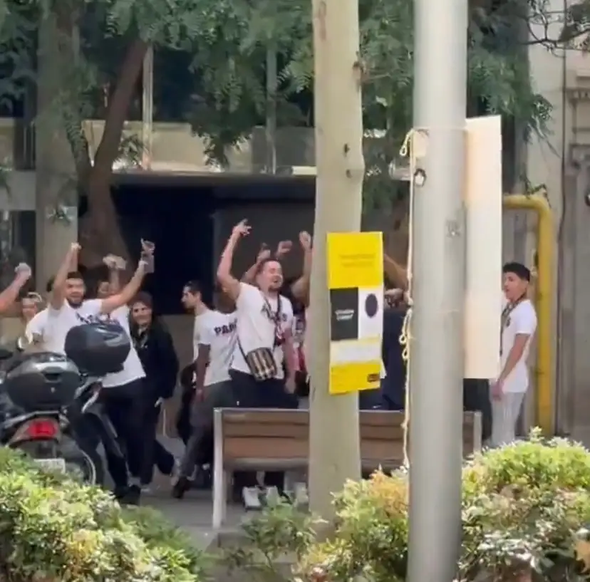 Tense scenes in Barcelona as PSG fans chant against Barça ahead of showdown