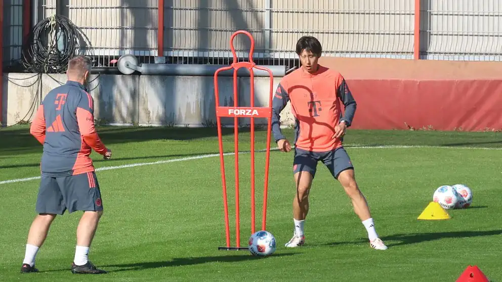 Bayern’s Davies and Hiroki Ito stuck in solo rehab as return drags on