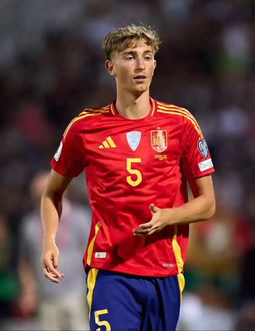 Official: Spain call up Dean Huijsen for upcoming qualifiers