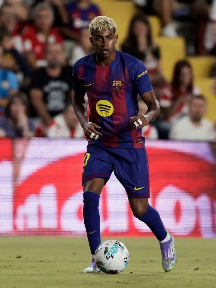 Lamine Yamal a major doubt for Sevilla; Spain call-up at risk
