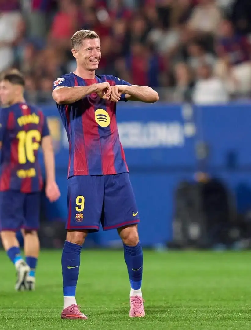 Barcelona set to review Lewandowski renewal in January amid calm optimism for short-term extension