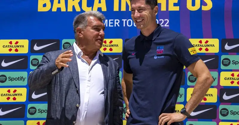 Barcelona accelerate move for Julián Álvarez as Lewandowski successor