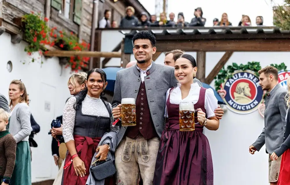Luis Díaz enjoys first Oktoberfest with family in Munich
