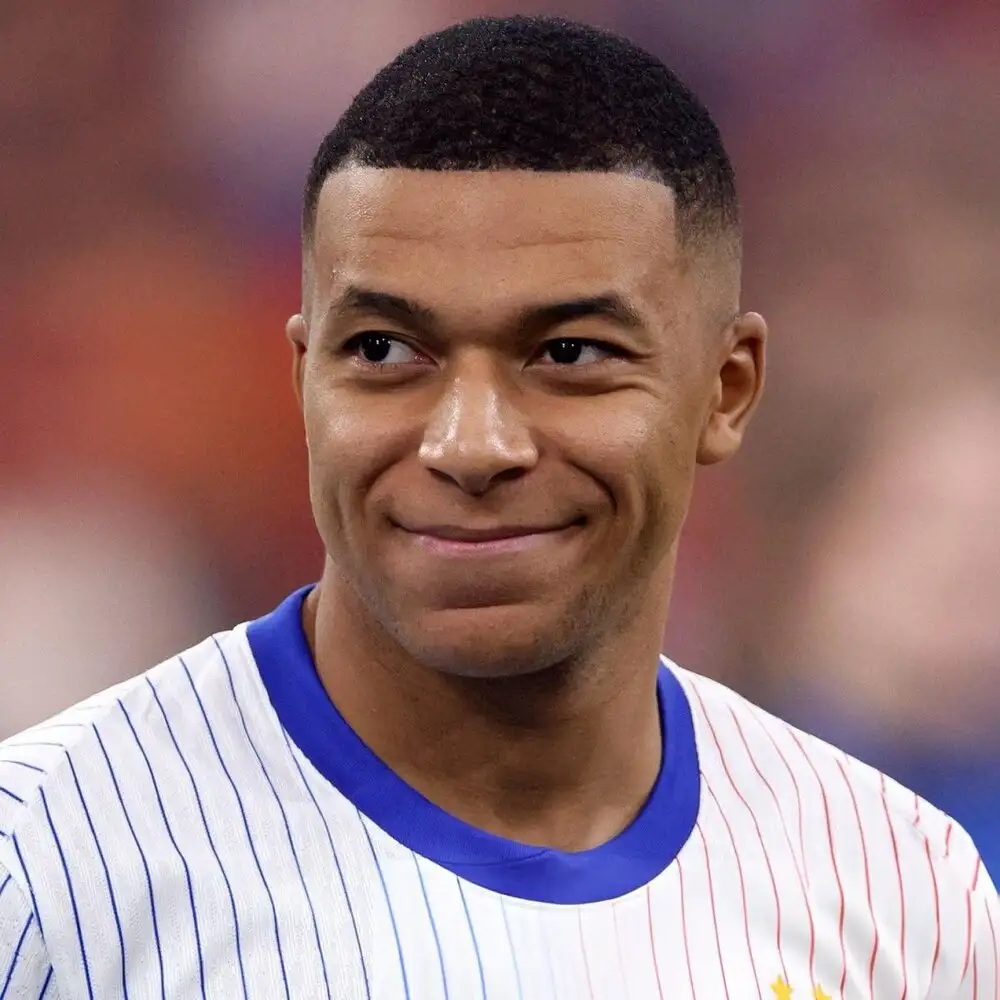 Deschamps downplays Mbappé’s “small issue” — rival camp smells a longer layoff