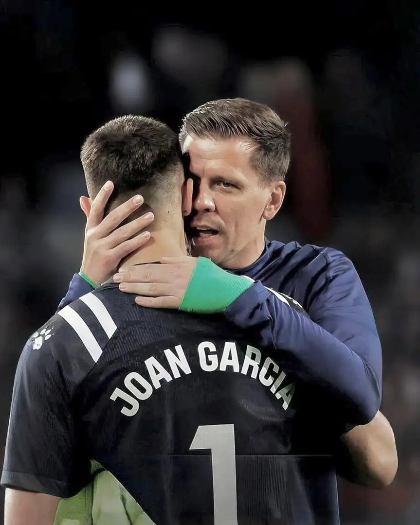 Szczęsny hails Joan Garcia as a future world-beater after Barça training glimpse