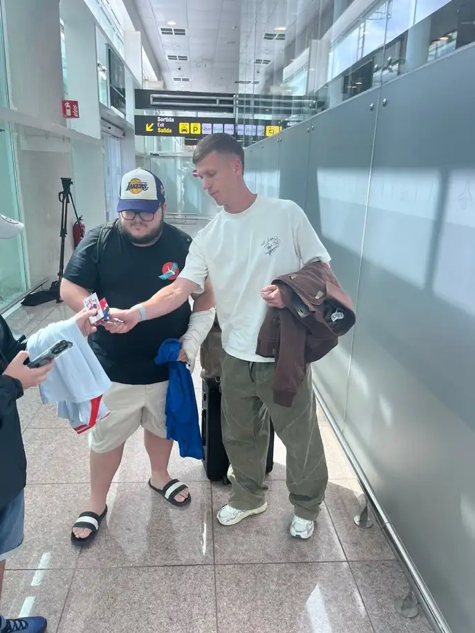 Dani Olmo lands in Barcelona after Spain duty, fueling Barça transfer momentum