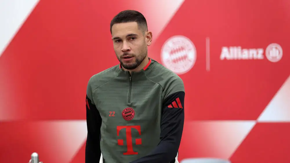 Bayern to keep Raphaël Guerreiro through January as Kompany backs his versatility; summer decision open