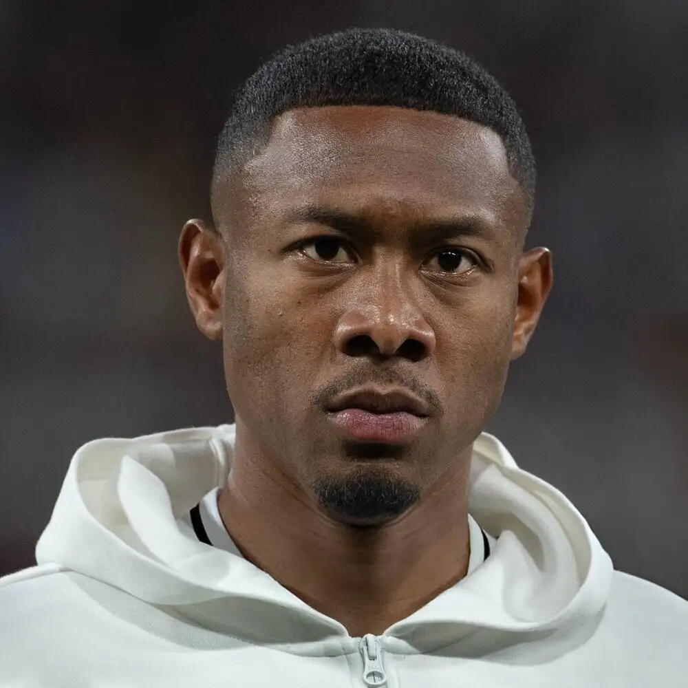 David Alaba forced off at halftime with right‑leg muscle overload — Madrid’s fragility laid bare