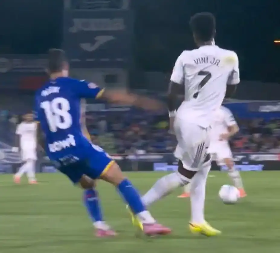 Álex Sancris owns up to red vs Vinícius — why the referee was absolutely right