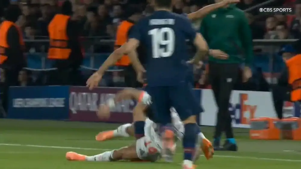 Hakimi reportedly injured after collision with Luis Díaz as fans fear the worst