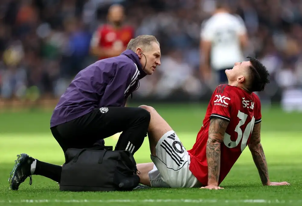 Man United await clarity on Benjamin Šeško knee issue as January chase ramps up