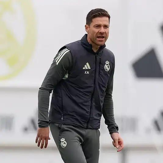Ancelotti backs Xabi Alonso as a great Real Madrid fit, distances himself from any decision