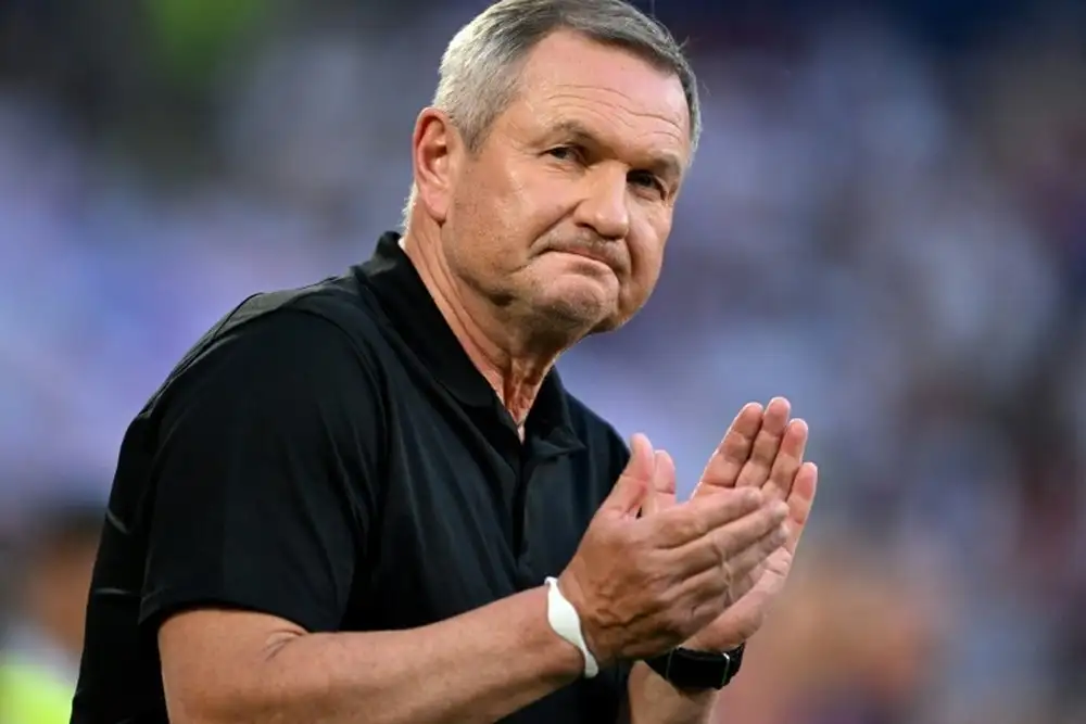 Slovenia boss Matjaž Kek hits out at English media over Benjamin Šeško injury narrative