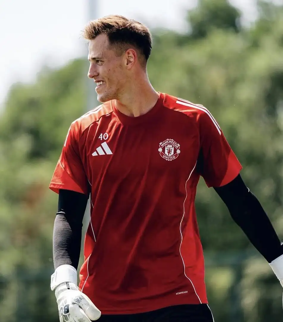 Man United set to keep Radek Vitek to compete with Lammens after standout Bristol loan