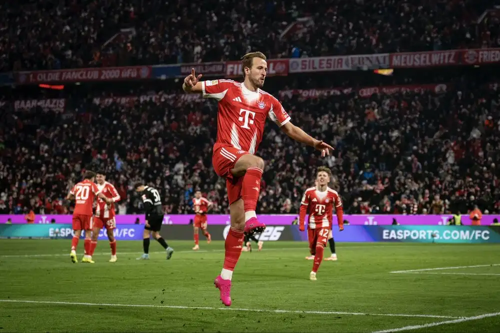 Barcelona line up Harry Kane as Lewandowski successor while Man United circle