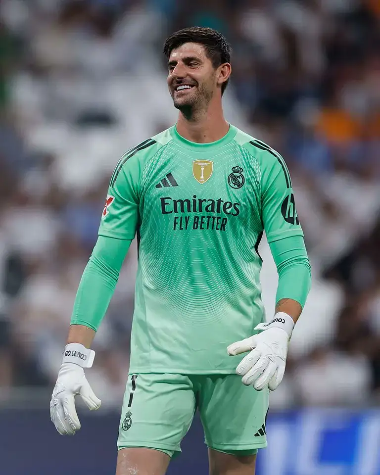 Courtois leaves Valdebebas before training - alarm bells at Real Madrid