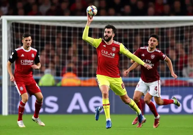 Arsenal rocked as Trossard limps off vs Bayern at 36' - rival view points to a long layoff