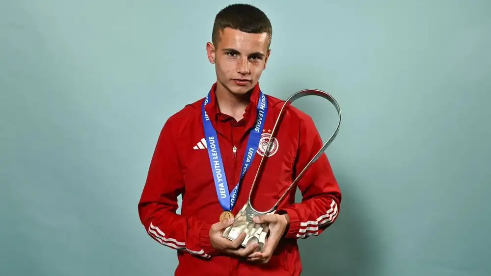 Man United bid €28m for Olympiacos teenager Christos Mouzakitis as Real Madrid raise stakes