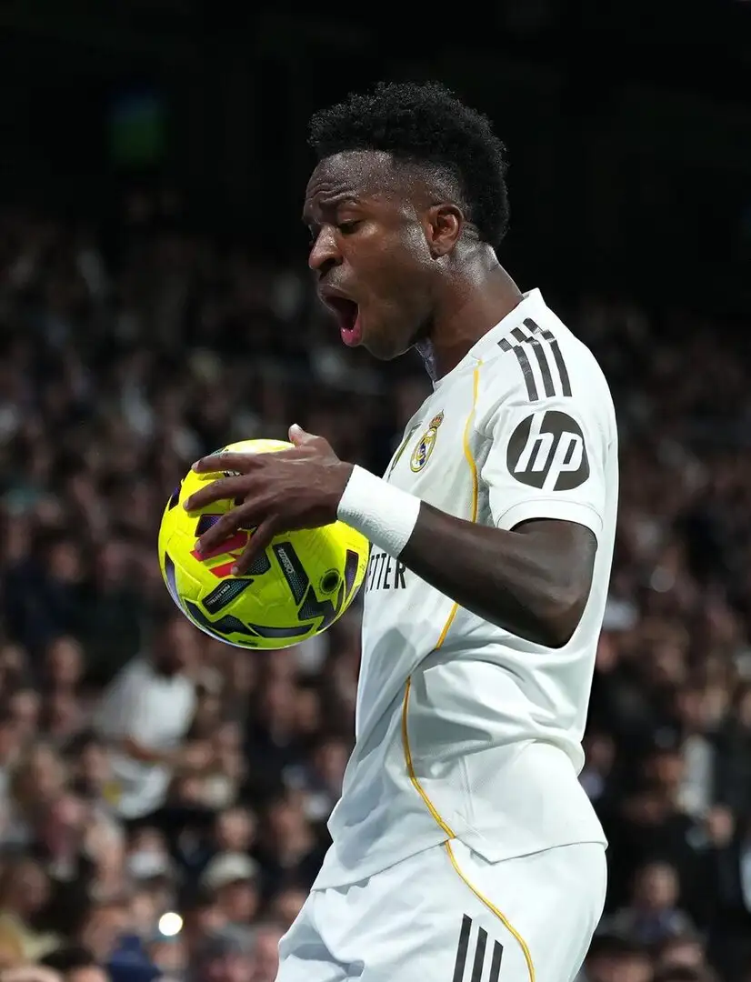 Vinícius vs the referee: added time, reds and why the officials got it right