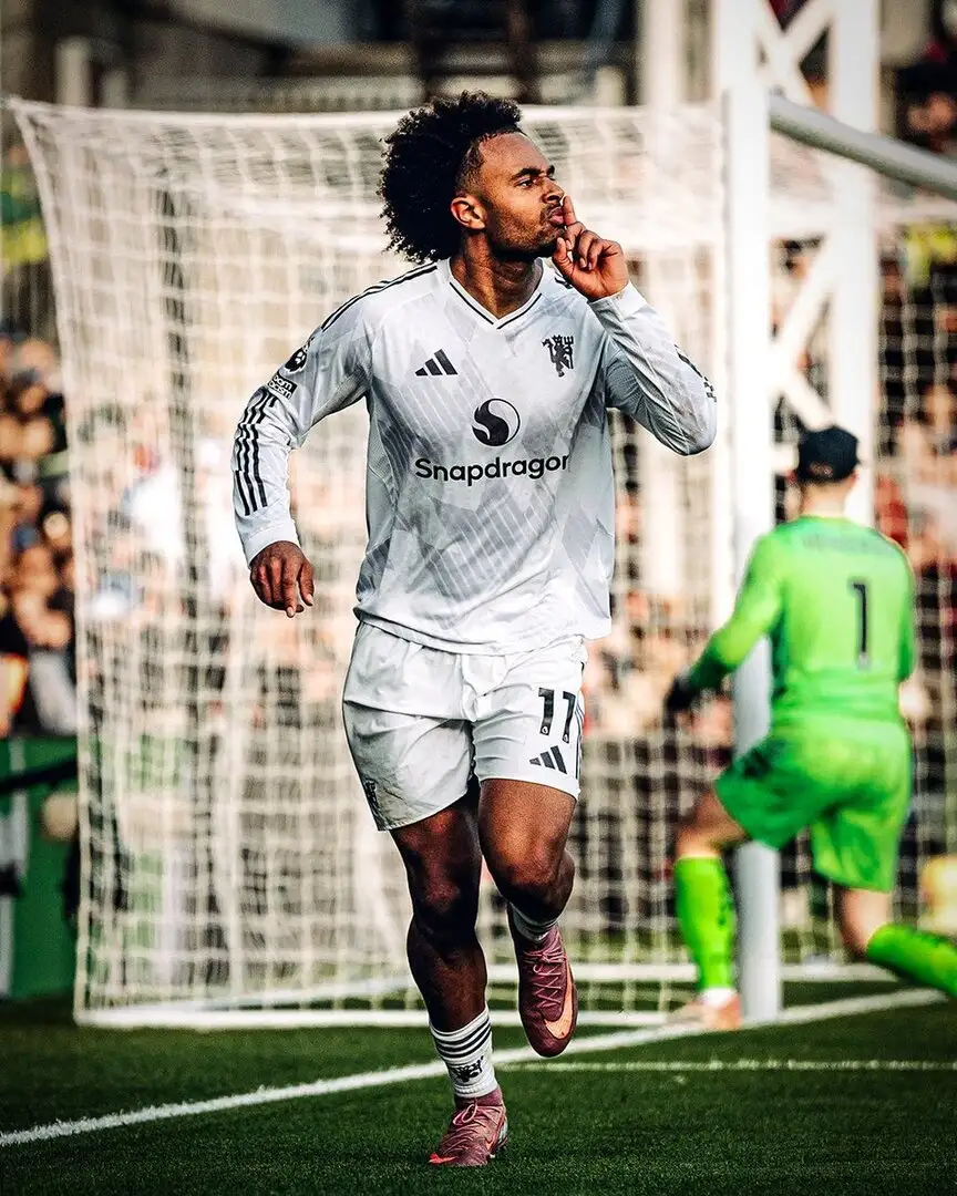 Roma in daily talks with Man United for Joshua Zirkzee as clubs shape loan-to-buy deal