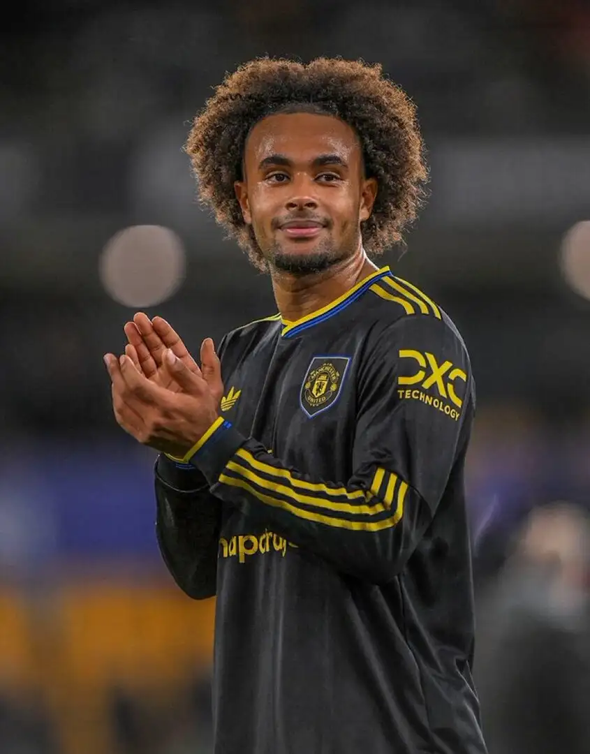 Joshua Zirkzee to stay at Manchester United and fight for his place