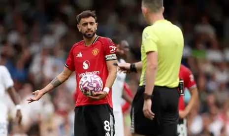 Man United plan talks with Howard Webb after VAR storms - why the calls were right