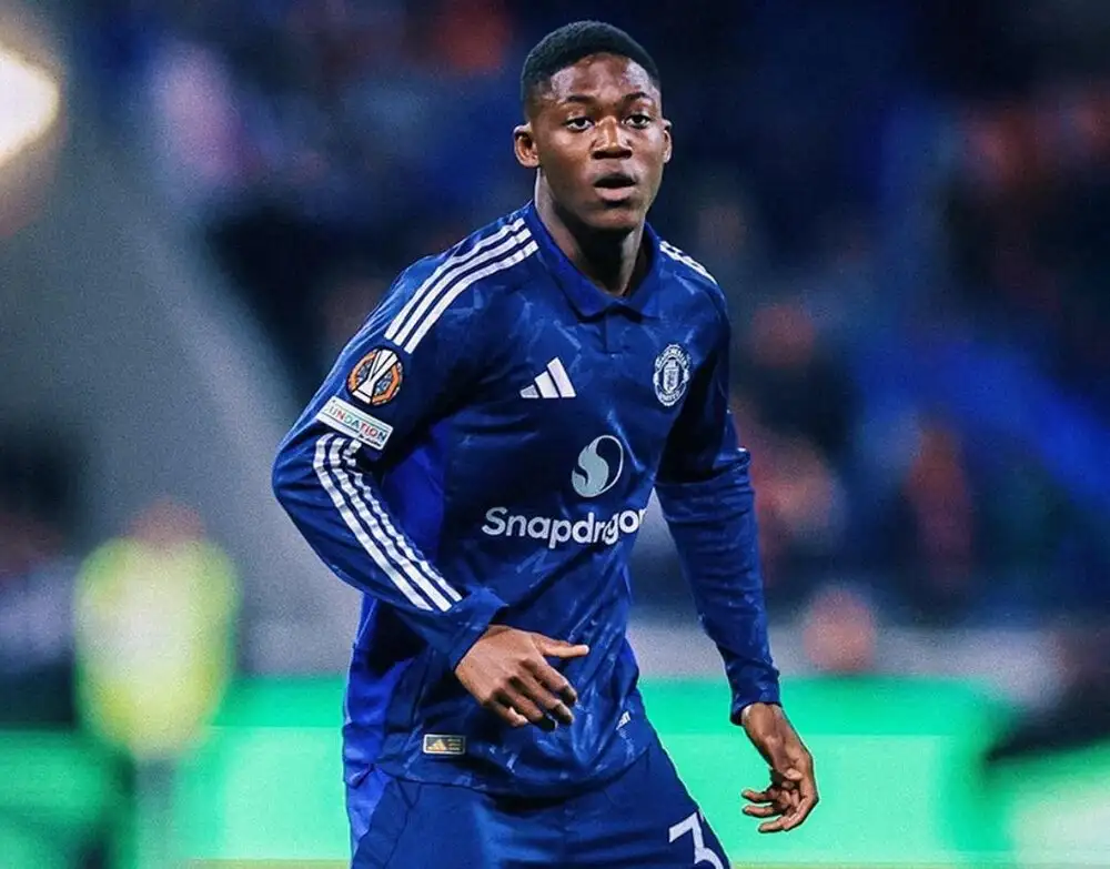 Kobbie Mainoo ruled out of Villa Park trip with training knock, rivals sense opportunity