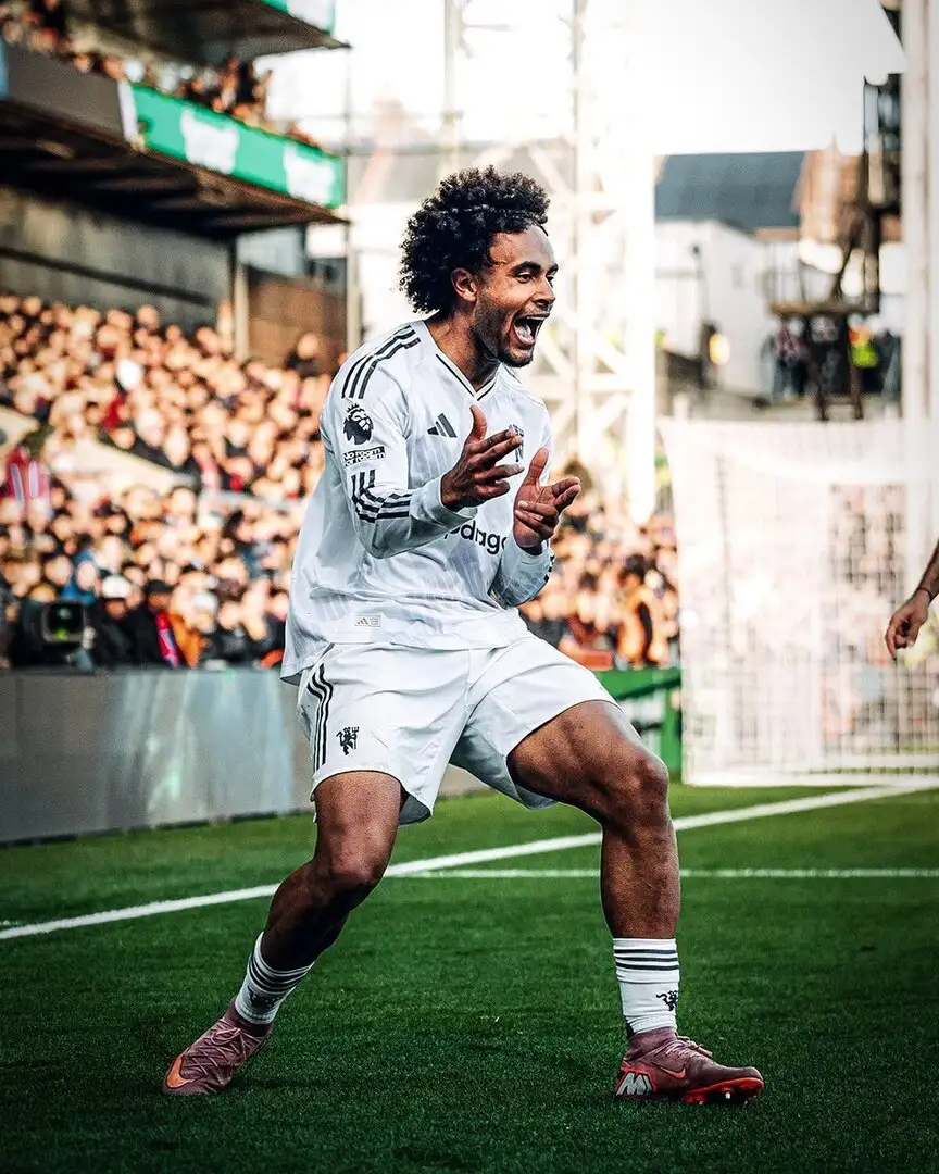 Roma table €40m package to sign Joshua Zirkzee from Man United