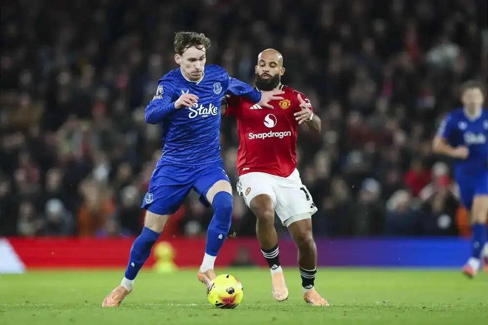 Manchester United eye James Garner for January midfield reset