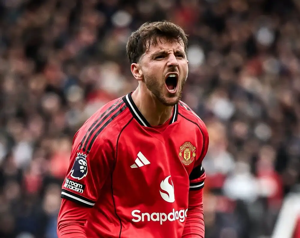 Rival view: Mason Mount suffers fresh setback as Amorim pulls him early to avoid deeper crisis