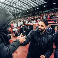 United fans set status to ‘Waiting for Brentford’ as pre‑match buzz meets Kane talk and squad note on Amad photo