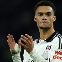 Manchester United closing in on left-side upgrade: Antonee Robinson identified as ideal wing-back profile photo