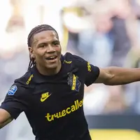 Man United in talks to sign AIK 16-year-old striker Kevin Filling for €3m photo