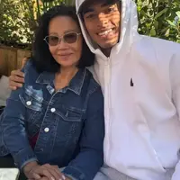 Jude Bellingham’s wholesome moment with David Alaba’s mother delights Real Madrid fans photo