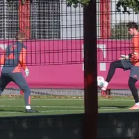 Urbig misses full training again — Ulreich poised to start for Bayern vs Frankfurt photo