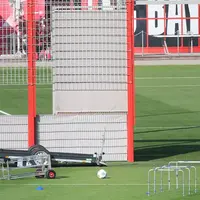 Bayern’s Davies and Hiroki Ito stuck in solo rehab as return drags on photo