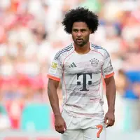 Bayern push to extend Serge Gnabry on reduced terms with bonus-heavy deal photo