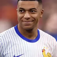 Mbappé skips France training: alarm bells, mixed signals, and Madrid’s lurking influence photo