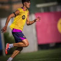Marc Bernal resumes Barça training after Spain youth withdrawal — rival view questions swift return photo
