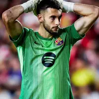 Barcelona unlikely to risk Joan García for El Clásico; Szczęsny on standby photo