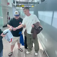 Dani Olmo lands in Barcelona after Spain duty, fueling Barça transfer momentum photo