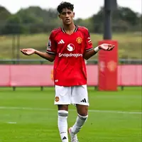 Arsenal admirers keep tabs on Man United starlet JJ Gabriel as optimism grows over future move photo