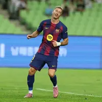 Barcelona ready to cash in on Lewandowski as star targets European move photo