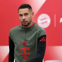 Bayern to keep Raphaël Guerreiro through January as Kompany backs his versatility; summer decision open photo