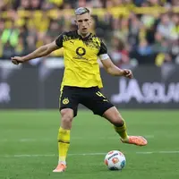 Bayern step up move for Nico Schlotterbeck as Upamecano and Kim futures hang in the balance photo