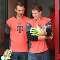 Bayern ready to hand Manuel Neuer a 2027 extension — green light from the top photo