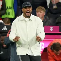 Vincent Kompany praises Bayern’s ‘almost perfect’ first half in Klassiker against Dortmund photo