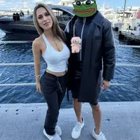 Viral post about 43-year-old football figure sparks debate on age, privacy, and branding photo