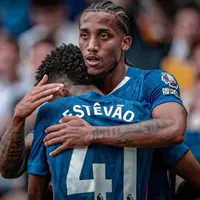 Ekitike vs Pedro: Fan Debate Reignites Transfer Buzz and Club Fits photo